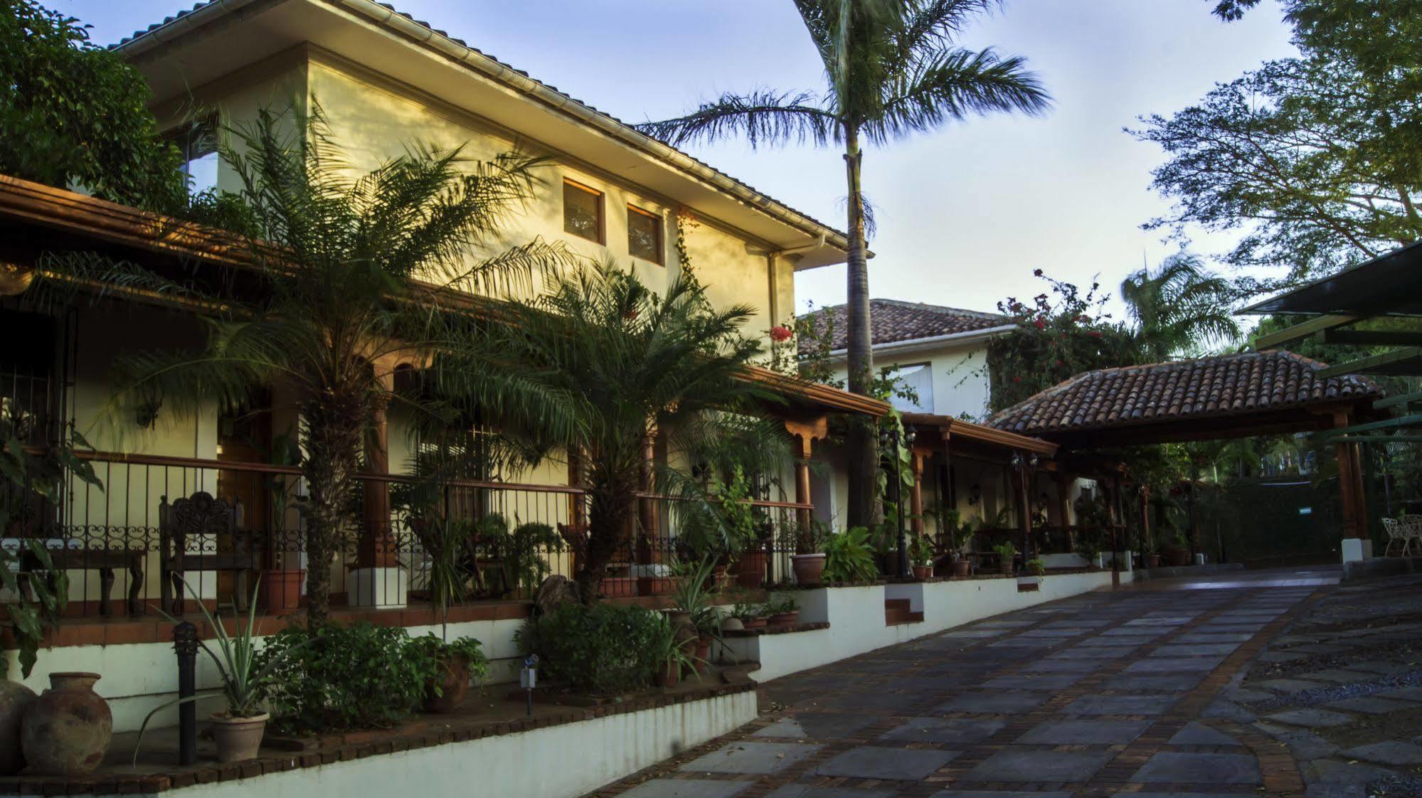 Hotel Altos De Fontana à Managua Extérieur photo