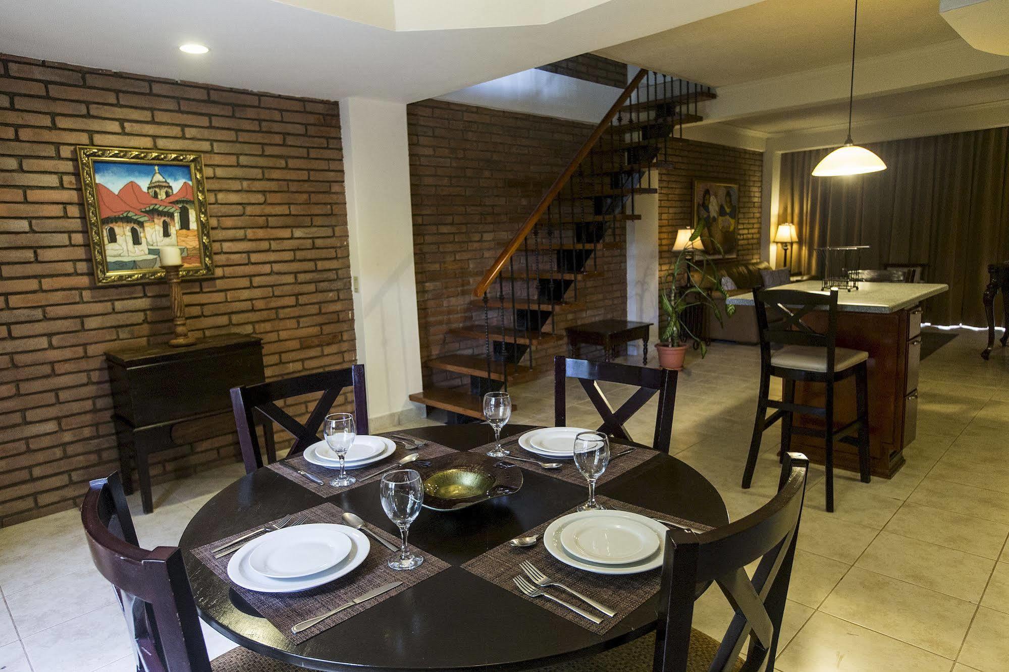 Hotel Altos De Fontana à Managua Extérieur photo