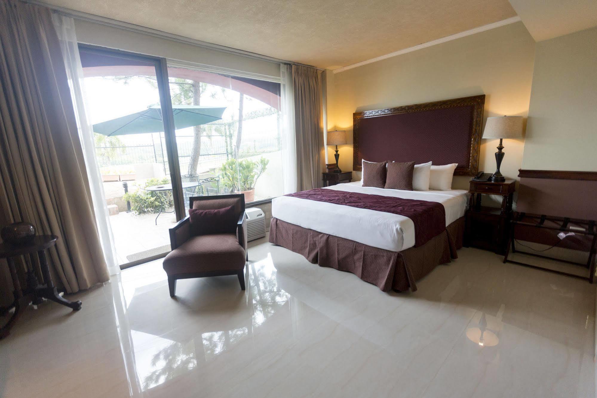 Hotel Altos De Fontana à Managua Extérieur photo
