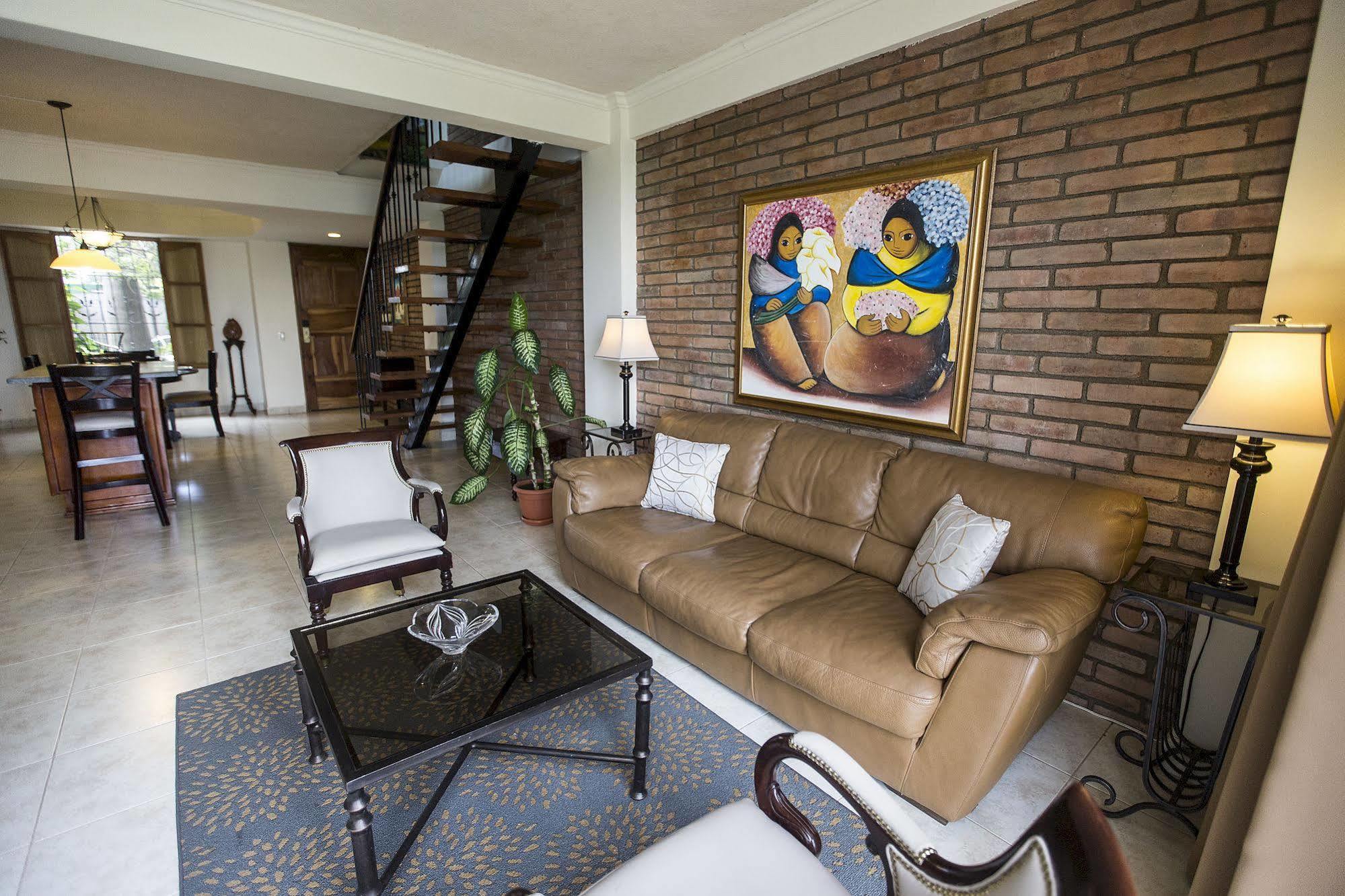 Hotel Altos De Fontana à Managua Extérieur photo