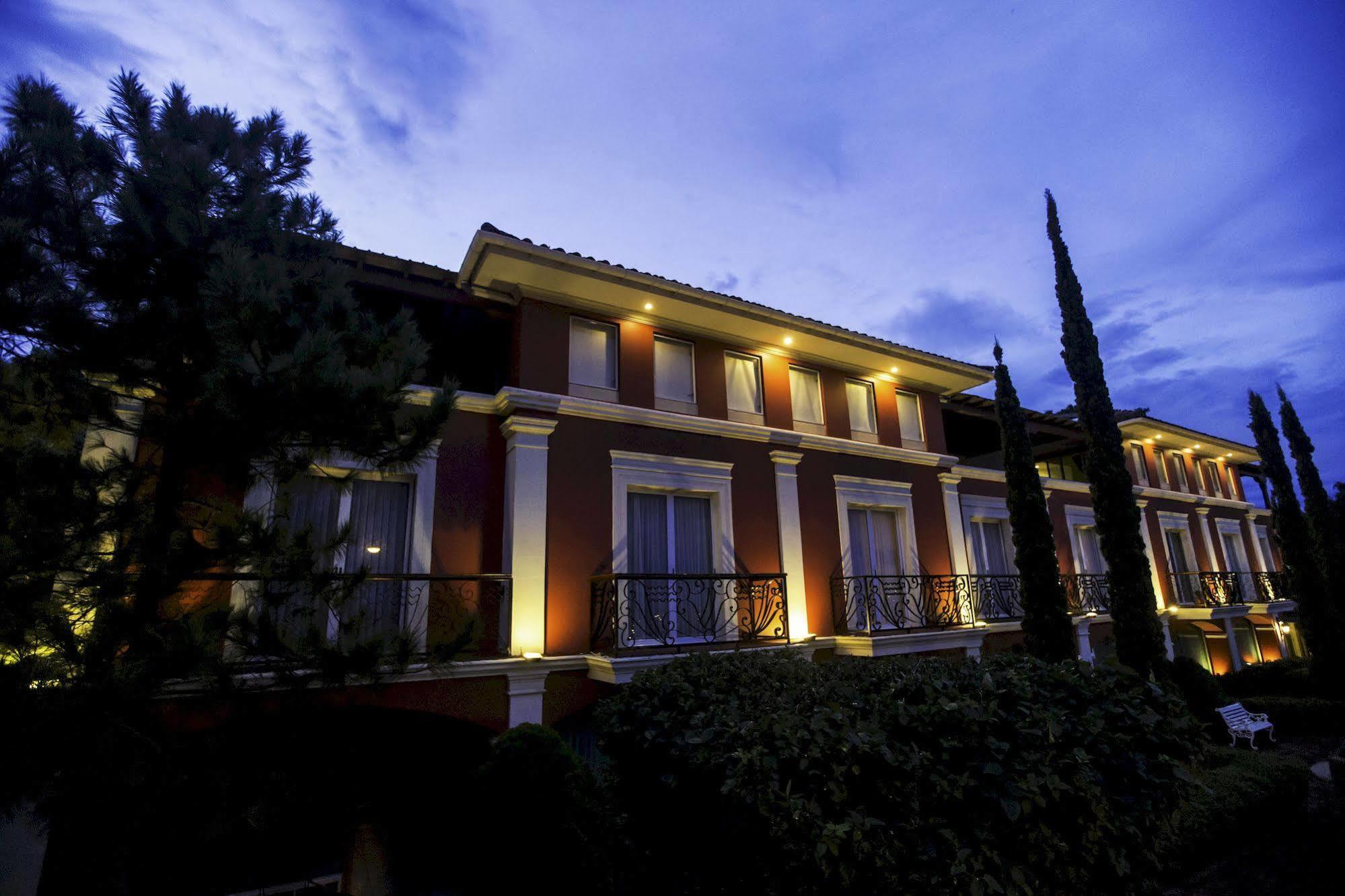 Hotel Altos De Fontana à Managua Extérieur photo
