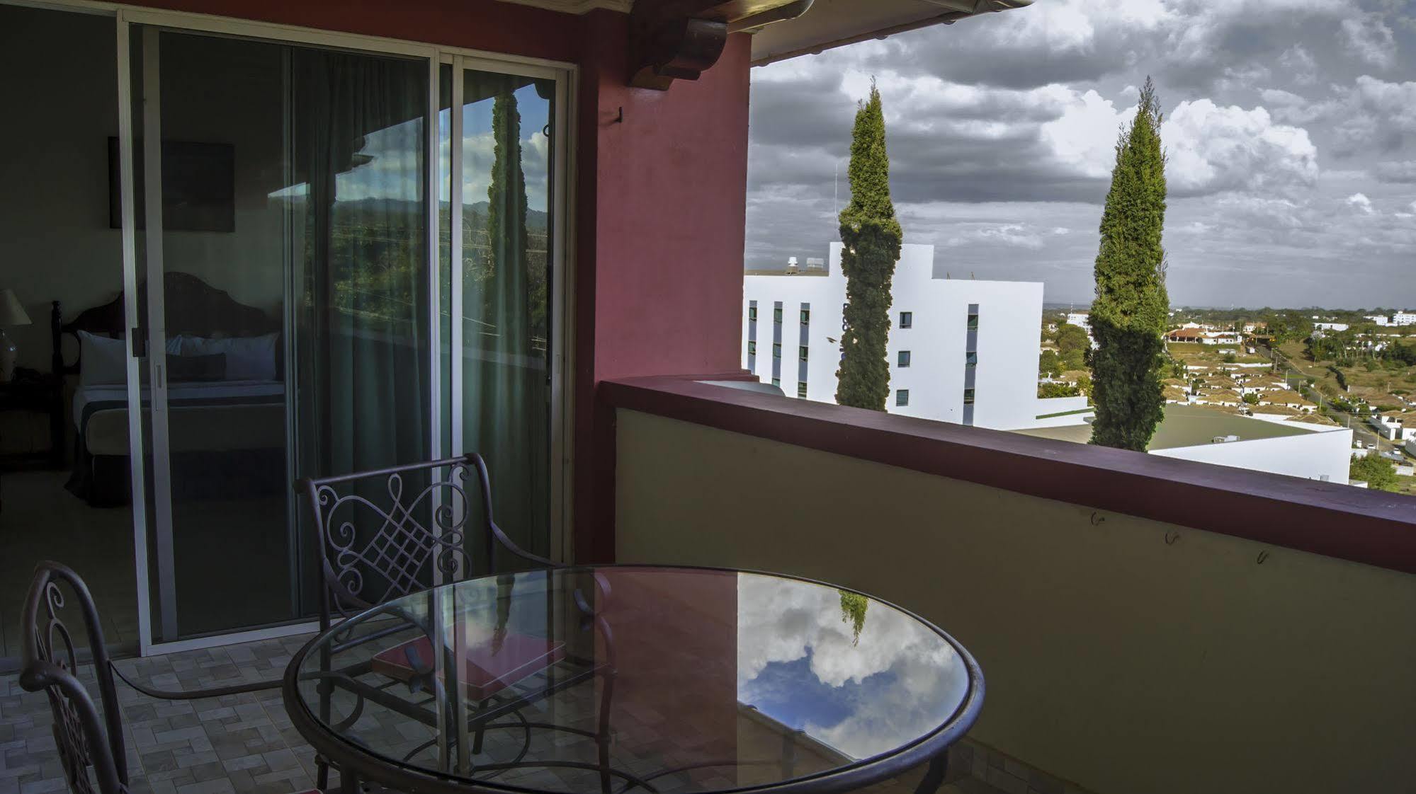 Hotel Altos De Fontana à Managua Extérieur photo